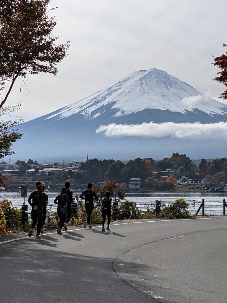 紅葉の河口湖ランニングツアー