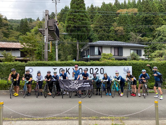 オリンピックロードを走るサイクリングツアー