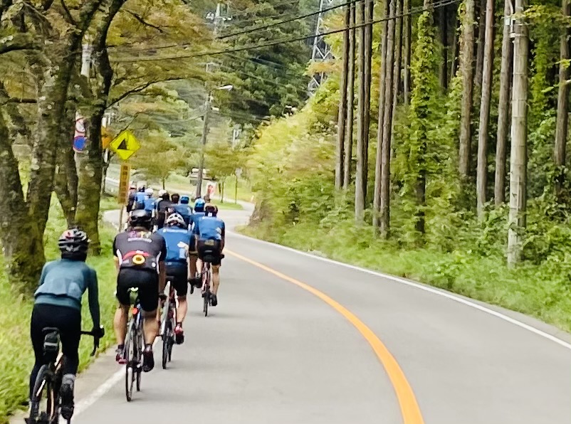 オリンピックロードを走るサイクリングツアー