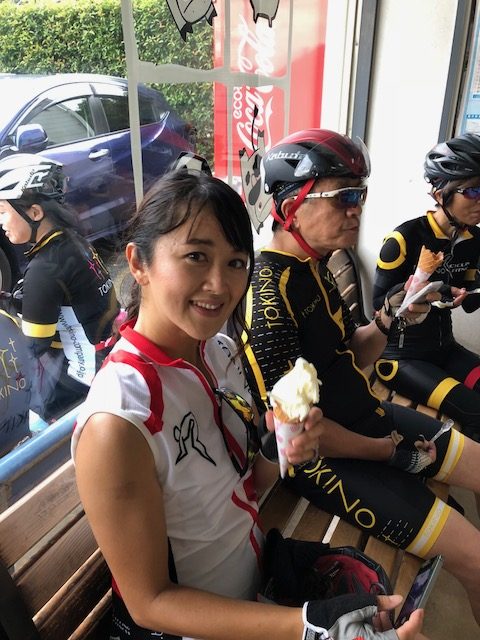 <p>サイクリストはみんな行くといっても過言ではない。</p>
<p>「飯田牧場」あるアニメで紹介されてから人気は継続中！！</p>
<p>全員で食べて「糖分」を補給。</p>