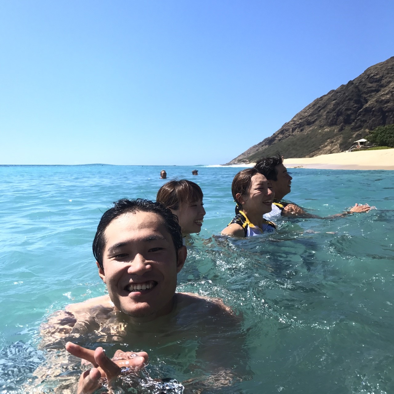 <p>日本との違いに慣れるために、前日は試走会を行います。せっかくのハワイ、少し遠出をしていろんなハワイを知ってもらいたい!いろんなハワイを走ってもらいたい!そんな思いを込めてTOKINOの試走会はあまりメジャーではない地域もガンガン走っていくよ!その先には最高っに気持ちがいい海が待っていた🏊</p>
<p> </p>