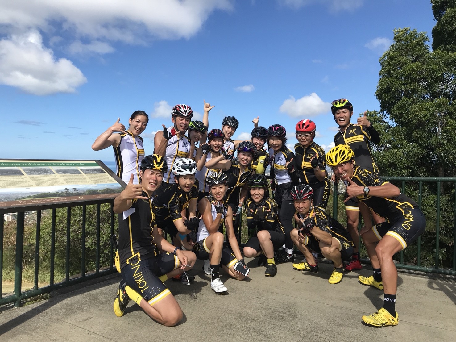 <p>翌日は、タンタラスまでいくよ!登りだけど、回復走にぴったり🚴上った先に見える景色は、ハワイが一望できる👓</p>
<p>せっかくのハワイだ!翌日も走っちゃえ!</p>