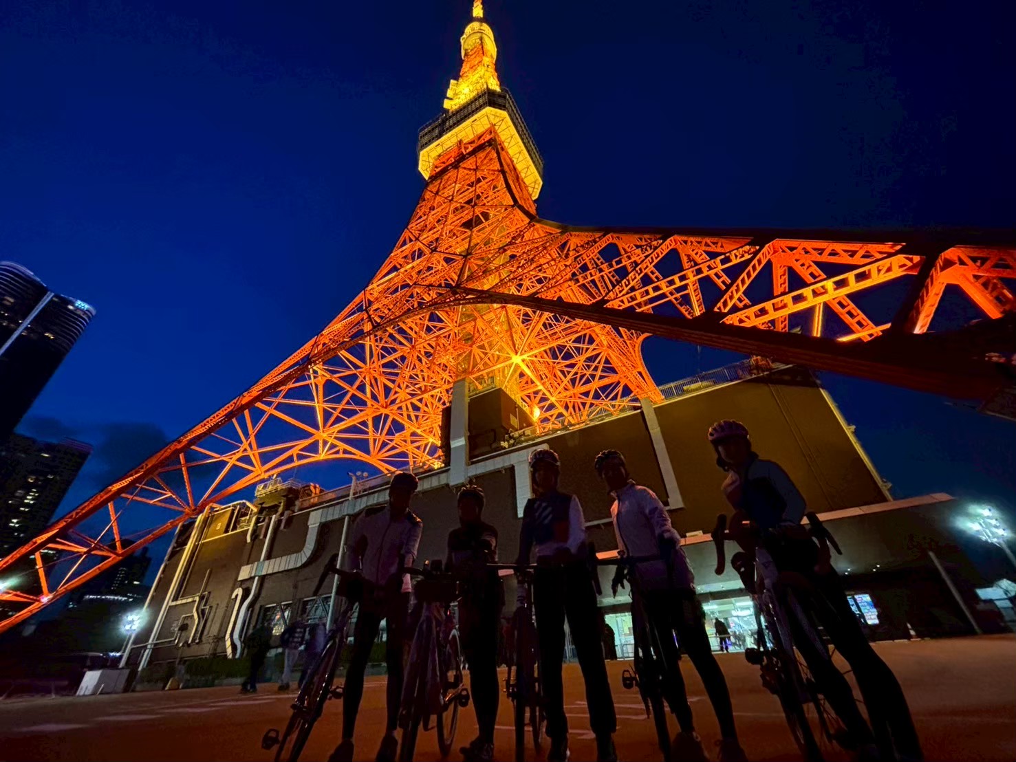 日が落ちると同時に東京タワーへ!