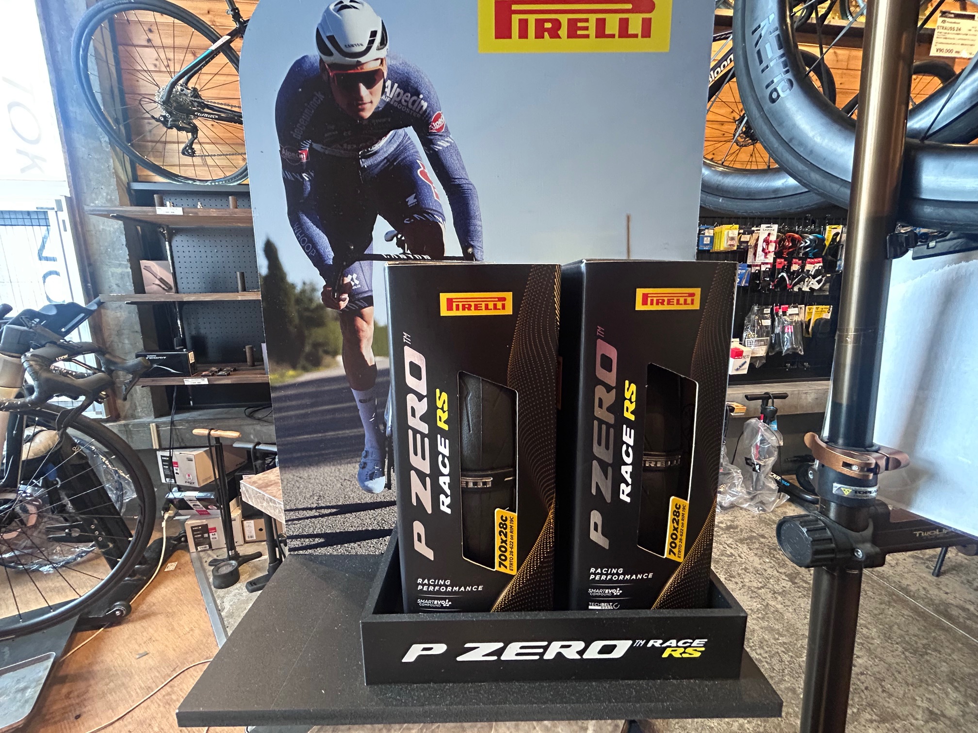 【荻窪店】PIRELLI P ZERO RACE RS TUBE TYPE紹介します！